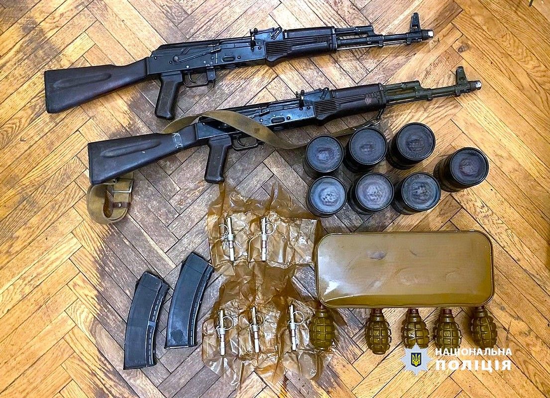 Торгували зброєю та боєприпасами: на Прикарпатті затримали злочинне угруповання 2
