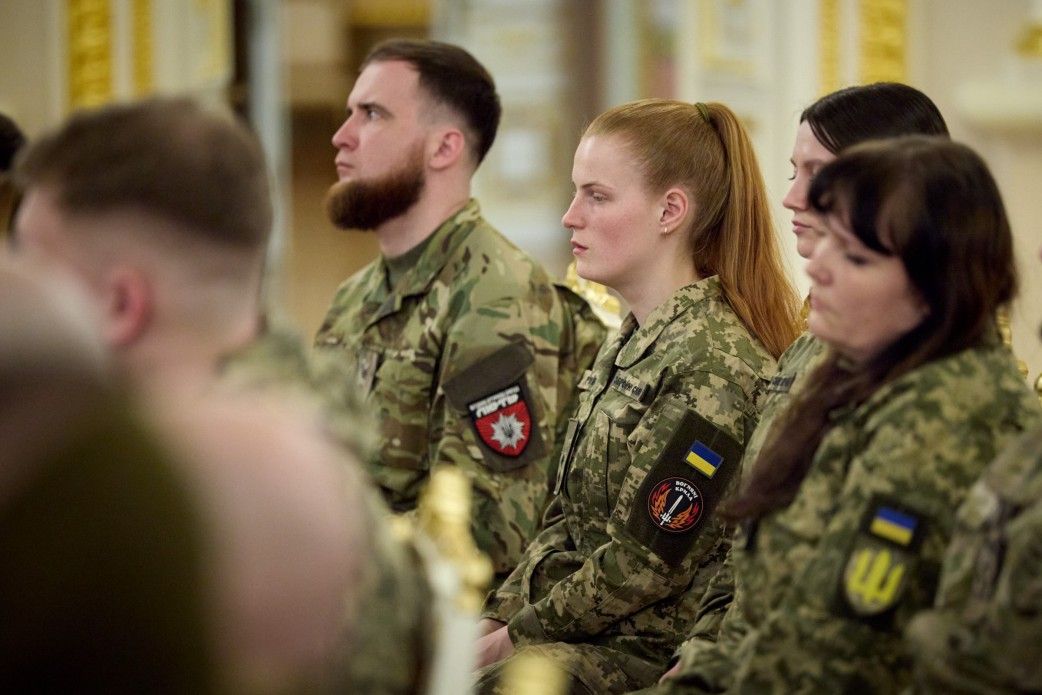 Захисниці з Верховинщини Оксані Рубаняк Президент вручив орден "За мужність" 1