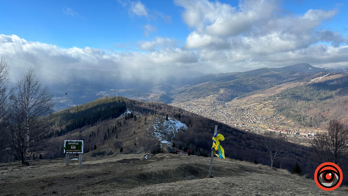 Вид на Яремче та Дору з гори Маковиця