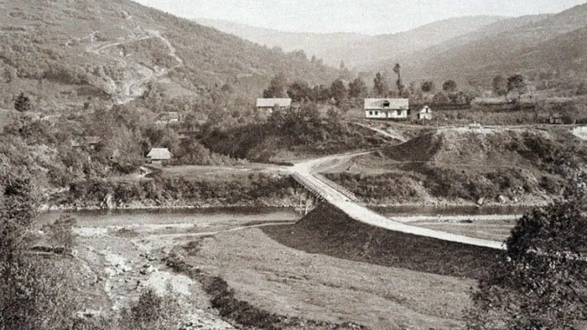 Листівка початку ХХ ст. Джерело: https://kamendvir.com.ua/articles/istoriya-yaremchanshini