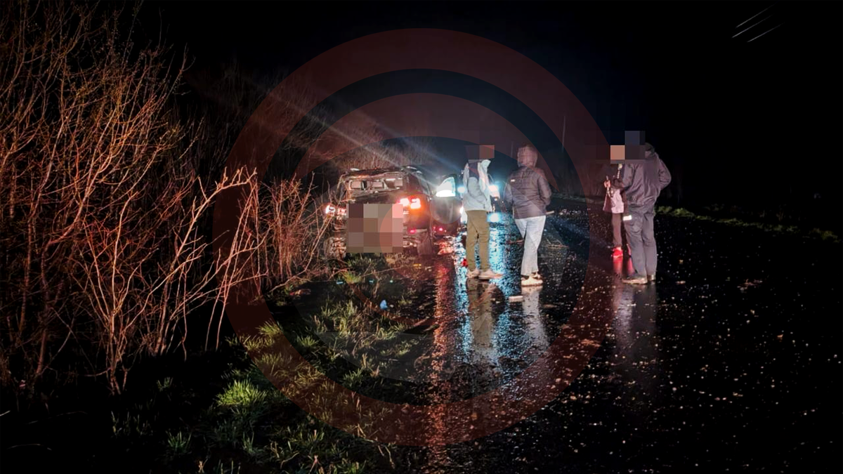 Вночі на Коломийщині позашляховик злетів у кювет. Постраждали двоє людей