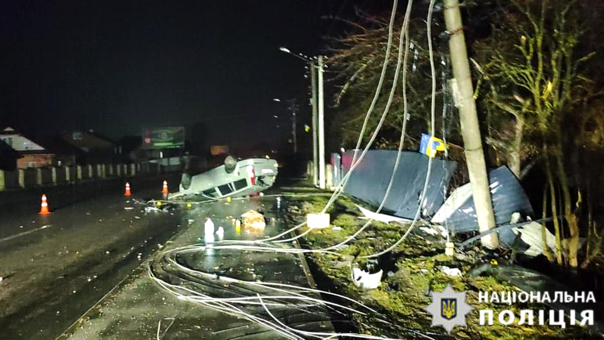П'яний водій в'їхав у електроопору: деталі смертельного ДТП в Яремче