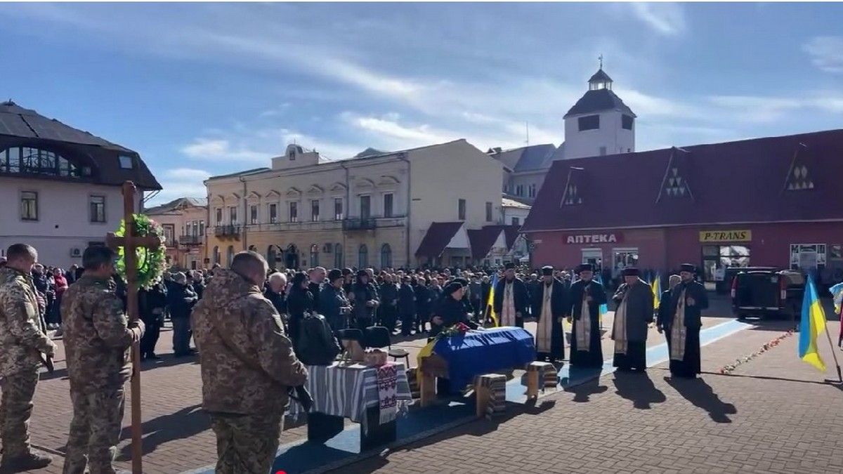 У Косові віддали данину шани полеглому воїну Василю Дідківському 4