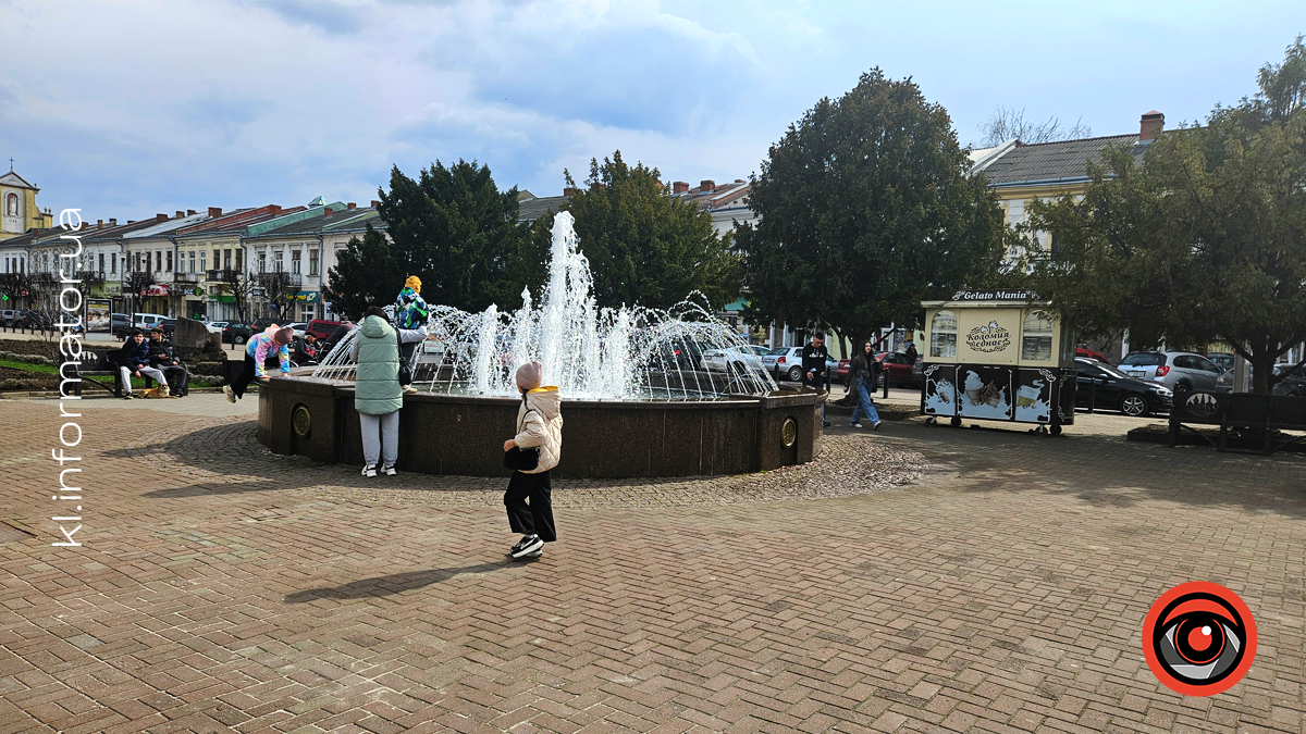 У Коломиї після зимової паузи запрацювали фонтани перед Писанкою 6