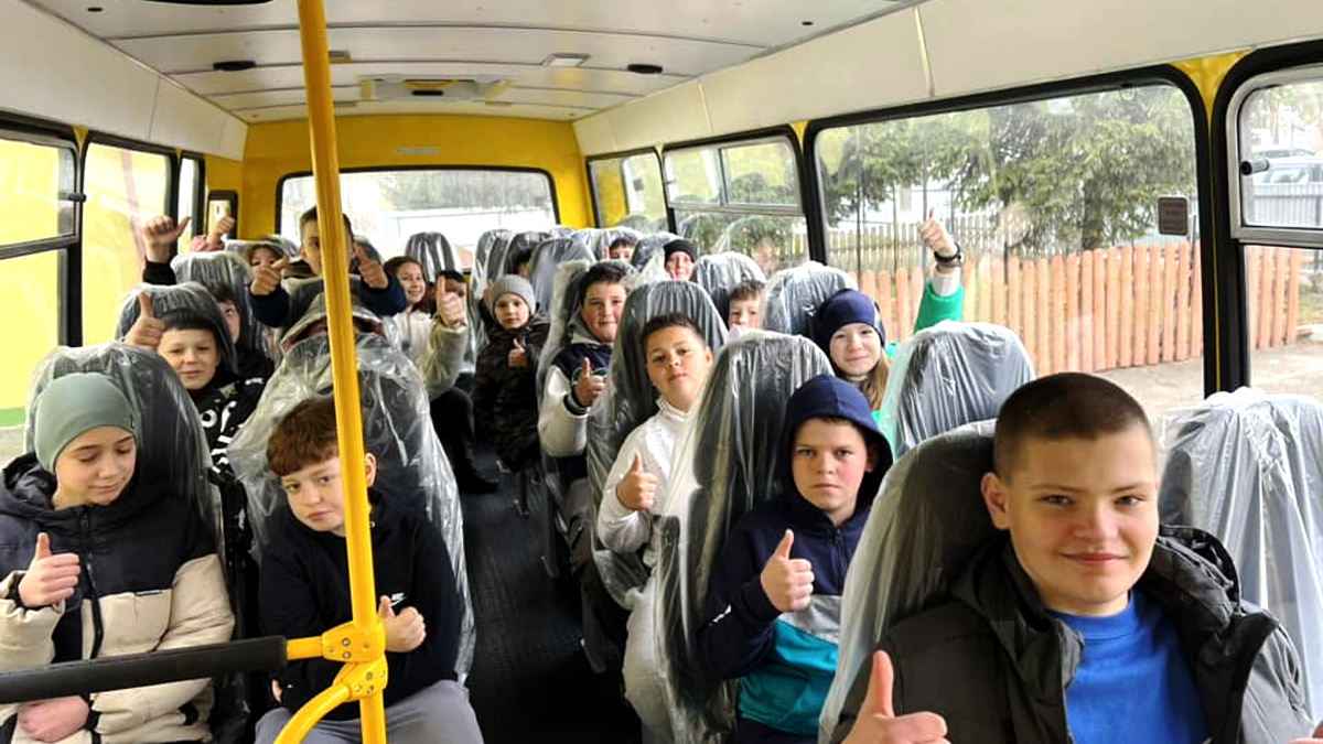 Для одного з ліцеїв Городенківської громади придбали новий шкільний автобус 4