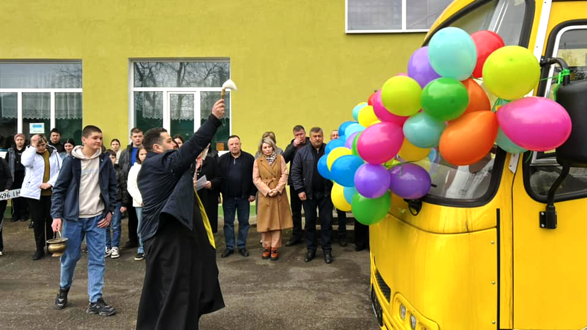 Для одного з ліцеїв Городенківської громади придбали новий шкільний автобус 2