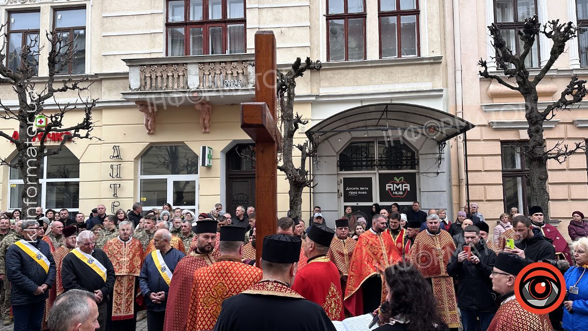 У Коломиї відбулась Хресна дорога по місту 15