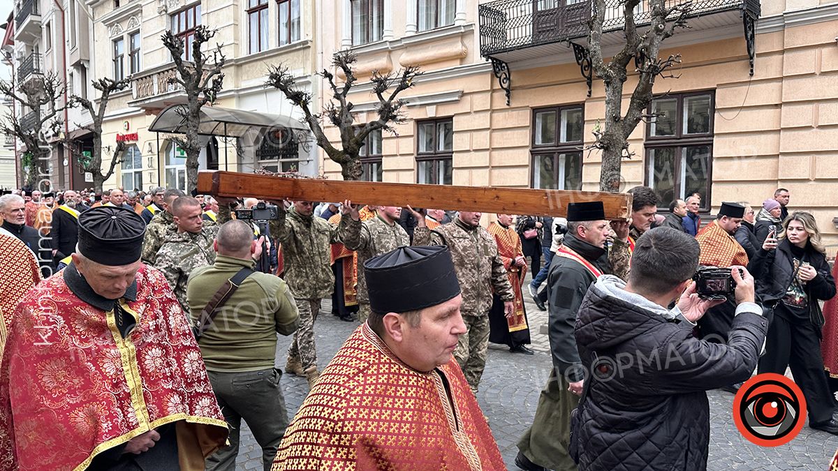 У Коломиї відбулась Хресна дорога по місту 18