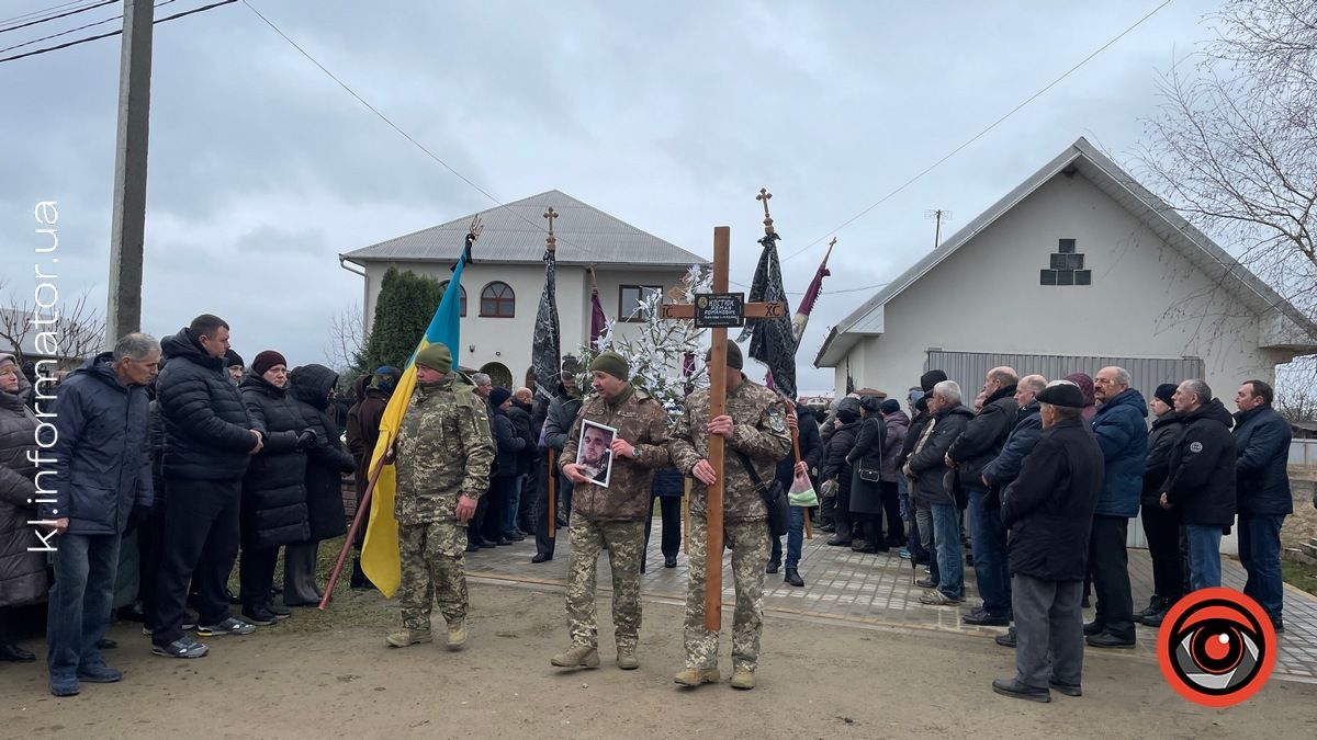 Сильно любив Україну: на Коломийщині попрощалися із Героєм Романом Костюком 5