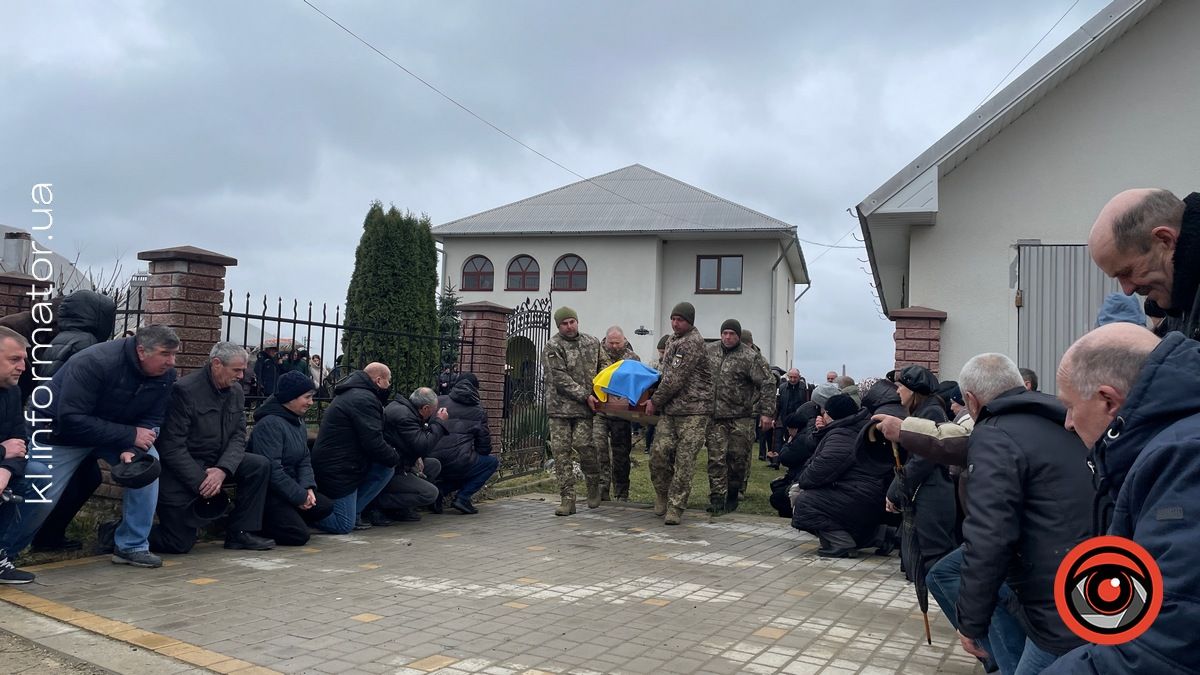 Сильно любив Україну: на Коломийщині попрощалися із Героєм Романом Костюком 6