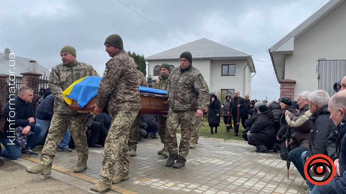 Сильно любив Україну: на Коломийщині попрощалися із Героєм Романом Костюком 7