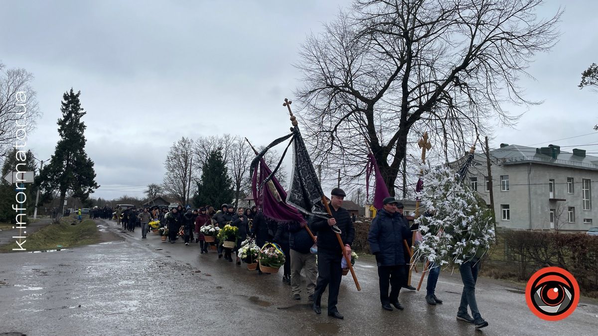 Сильно любив Україну: на Коломийщині попрощалися із Героєм Романом Костюком 10