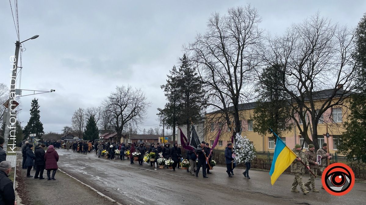 Сильно любив Україну: на Коломийщині попрощалися із Героєм Романом Костюком 12