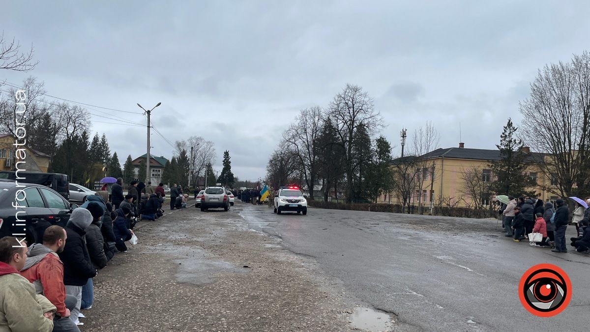 Сильно любив Україну: на Коломийщині попрощалися із Героєм Романом Костюком 13