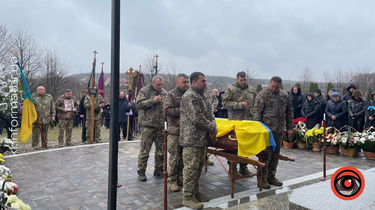 Сильно любив Україну: на Коломийщині попрощалися із Героєм Романом Костюком 16