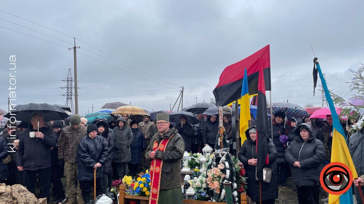 Сильно любив Україну: на Коломийщині попрощалися із Героєм Романом Костюком 19