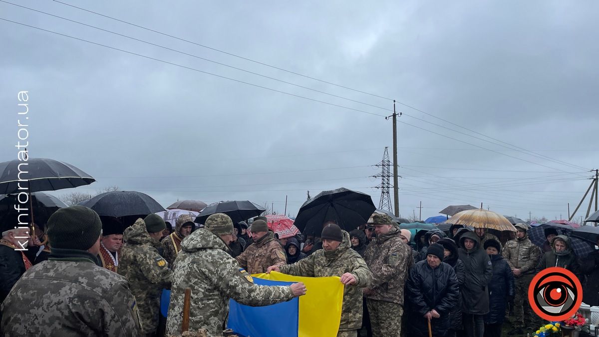 Сильно любив Україну: на Коломийщині попрощалися із Героєм Романом Костюком 20