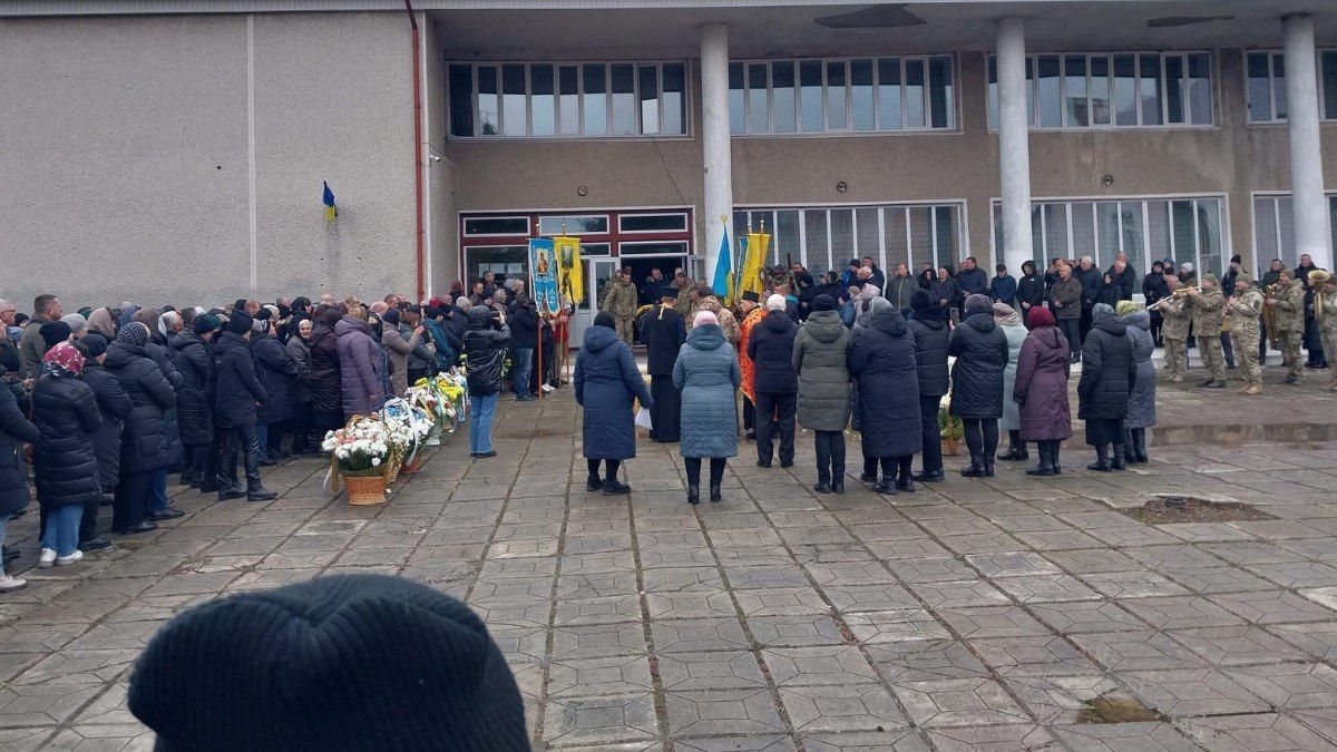 У Турці попрощалися з воїном Ярославом Лавруком 1