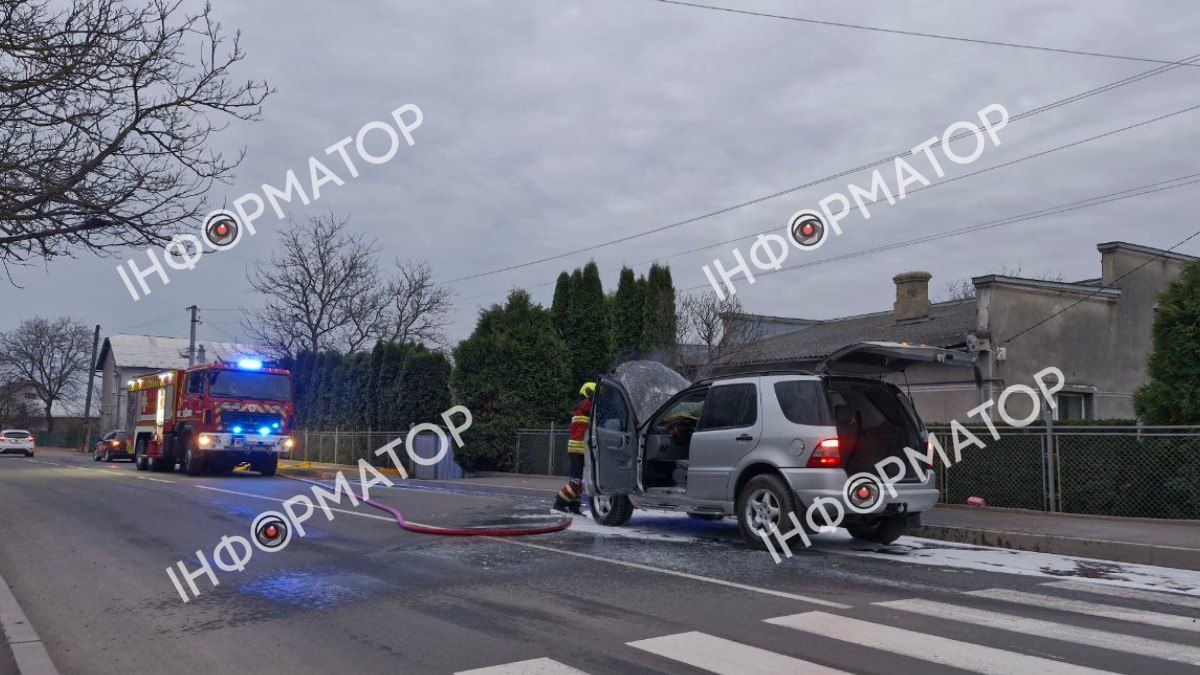 На одній з вулиць Коломиї палало авто. ВІДЕО 1