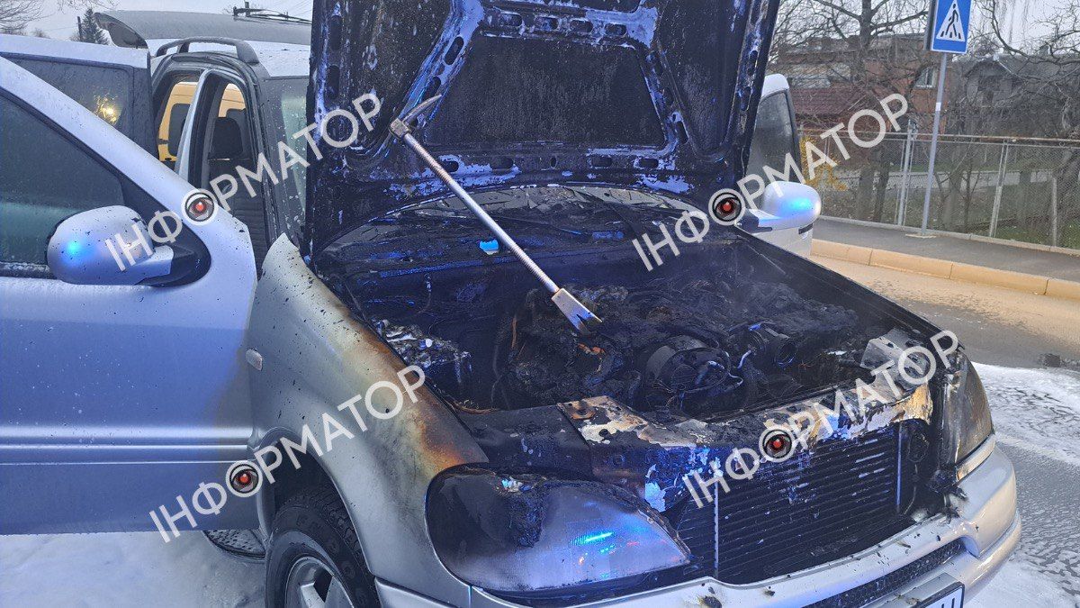 На одній з вулиць Коломиї палало авто. ВІДЕО 2