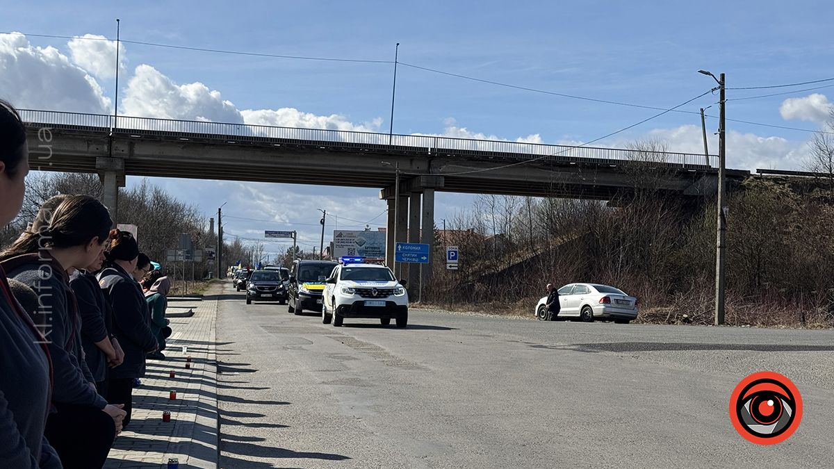 У П'ядиках зустріли скорботний кортеж з тілом молодого захисника Романа Костюка 2