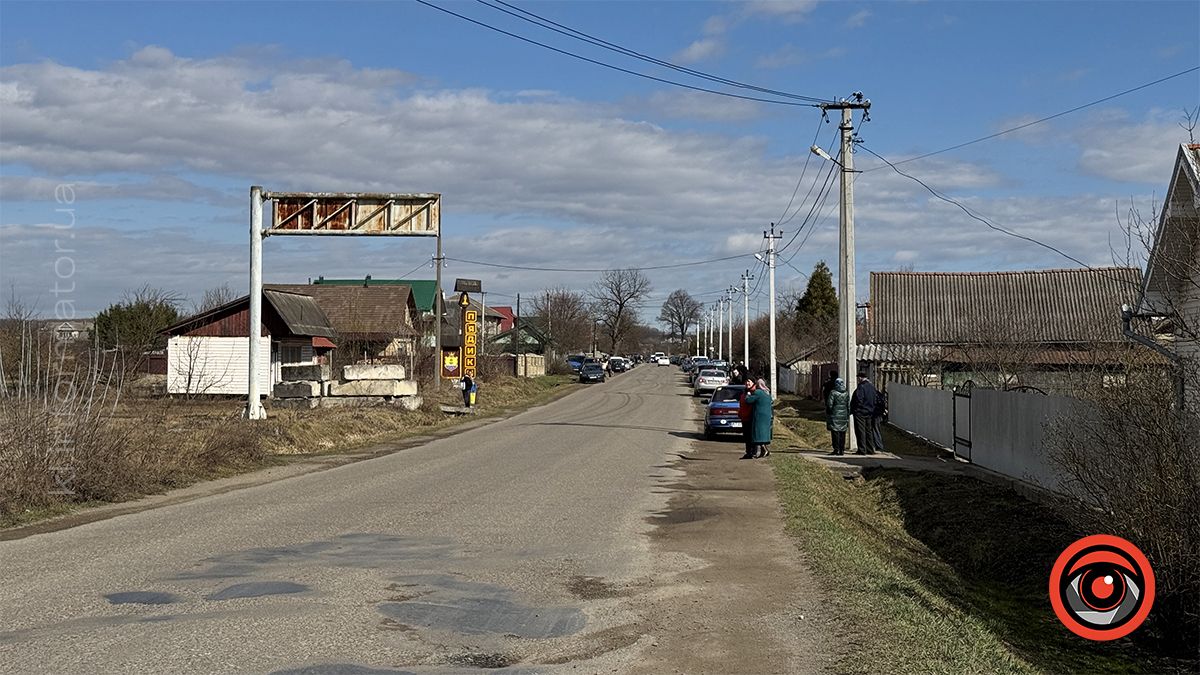 У П'ядиках зустріли скорботний кортеж з тілом молодого захисника Романа Костюка 1