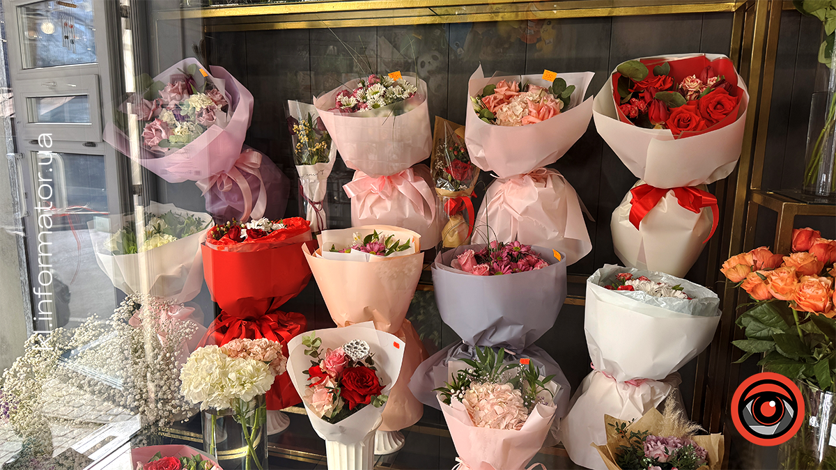 Тюльпани, троянди та хризантеми: скільки вартують квіти у Коломиї перед 8 березня 8