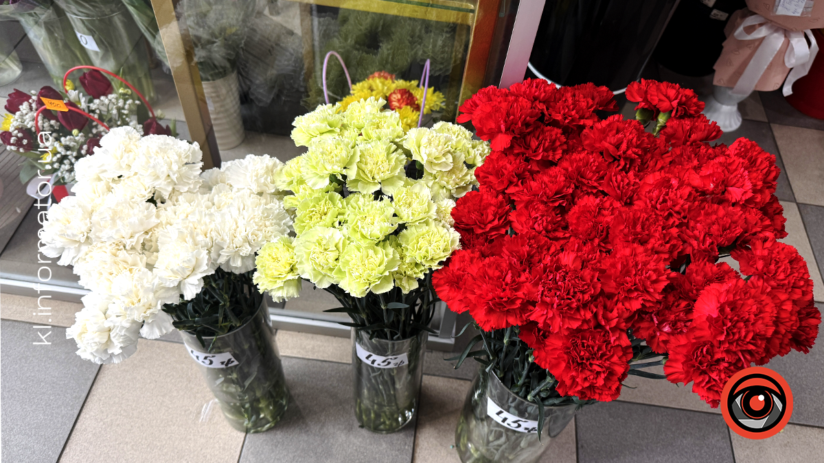 Тюльпани, троянди та хризантеми: скільки вартують квіти у Коломиї перед 8 березня 12