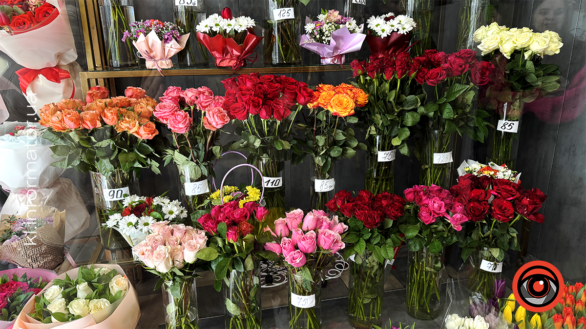 Тюльпани, троянди та хризантеми: скільки вартують квіти у Коломиї перед 8 березня 9