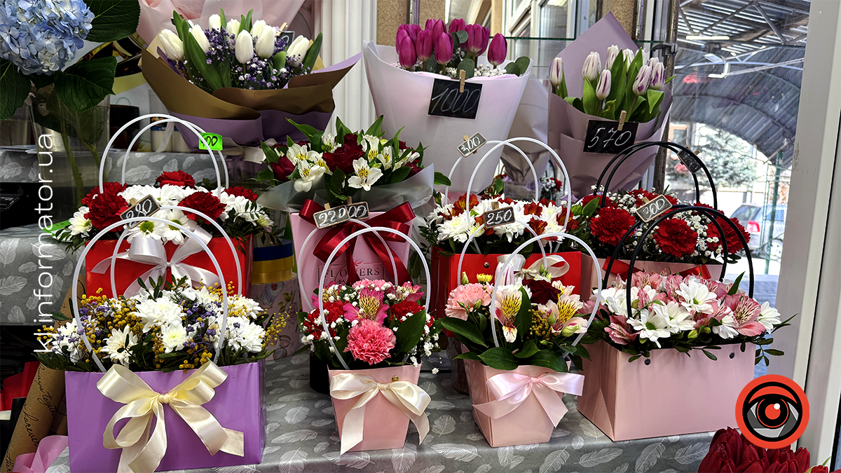 Тюльпани, троянди та хризантеми: скільки вартують квіти у Коломиї перед 8 березня 1