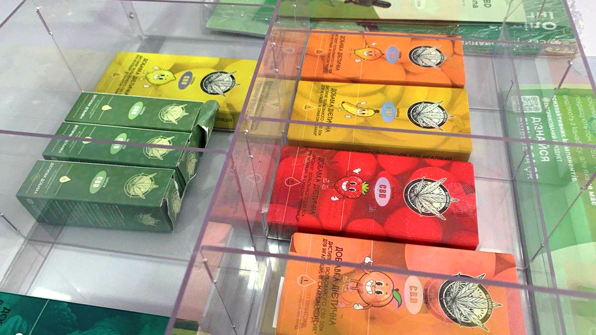 На Прикарпатті провели обшуки через масштабну контрабанду і виготовлення наркотичних речовин 1