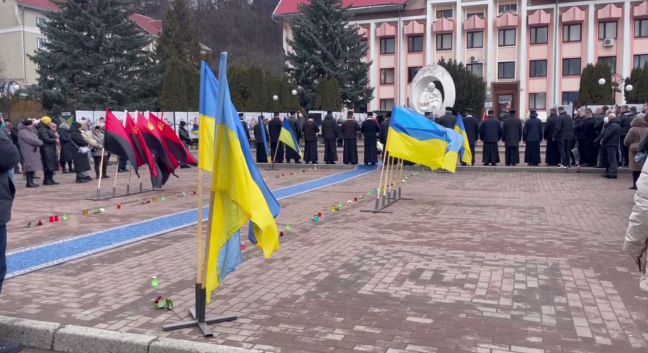 Косівщина на колінах зустріла полеглого Героя Михайла Прощука