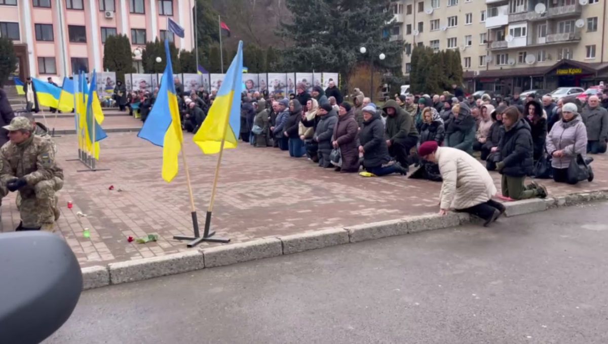 Косівщина на колінах зустріла полеглого Героя Михайла Прощука 5