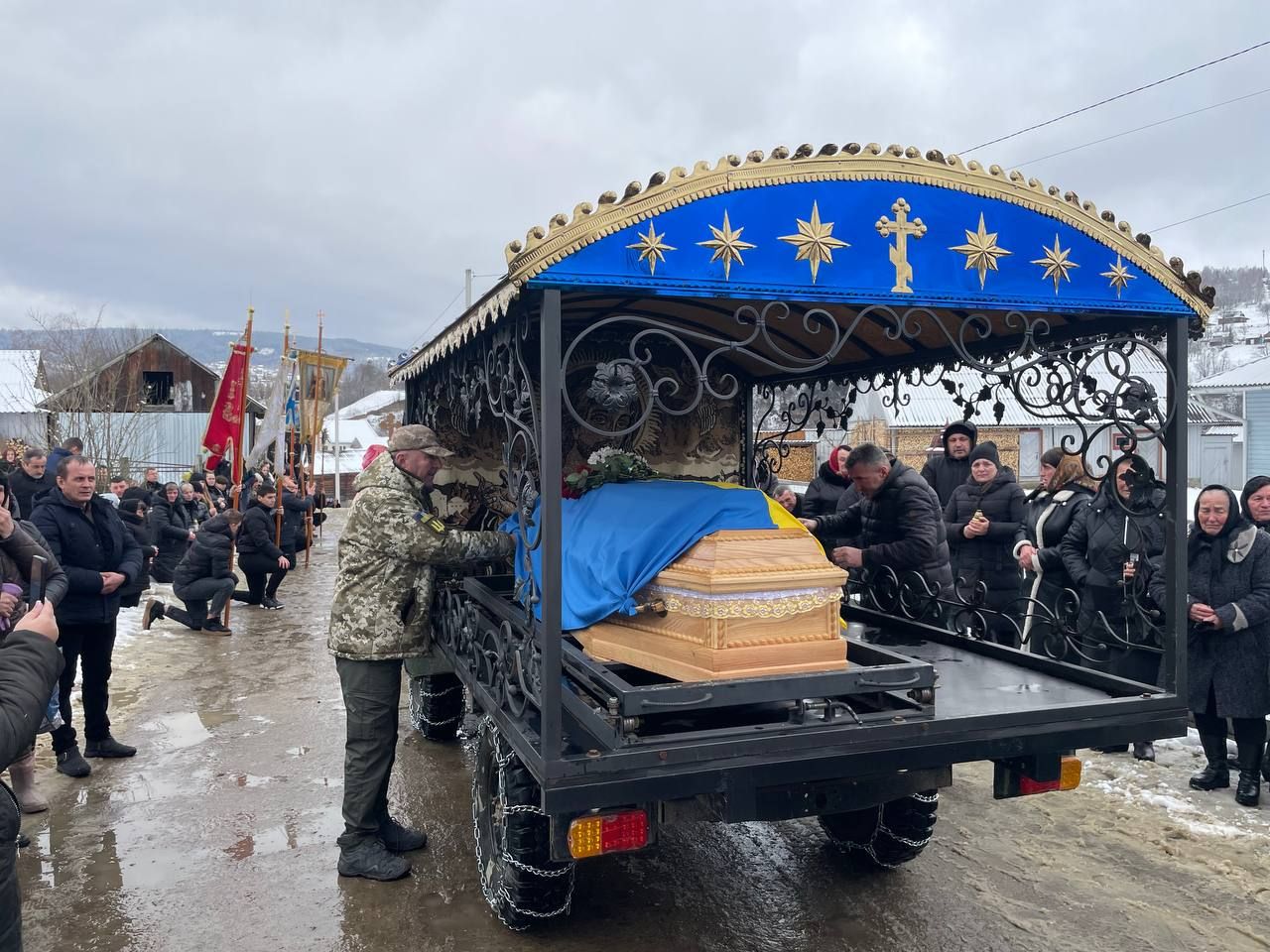 Косівщина на колінах зустріла полеглого Героя Михайла Прощука 7