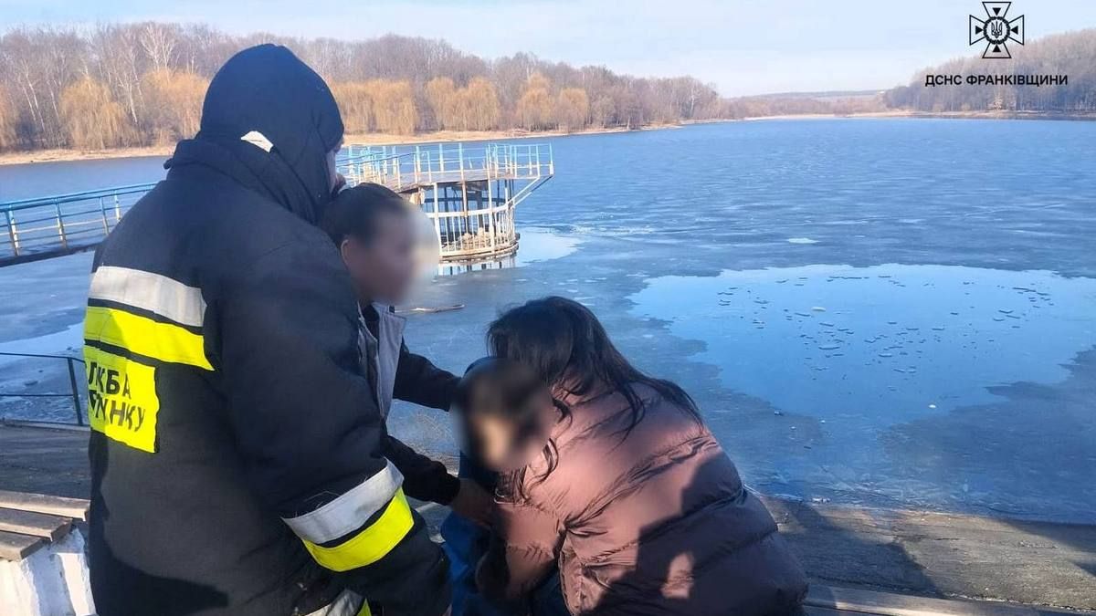 На міському озері в Тлумачі під лід провалилась дівчинка 1