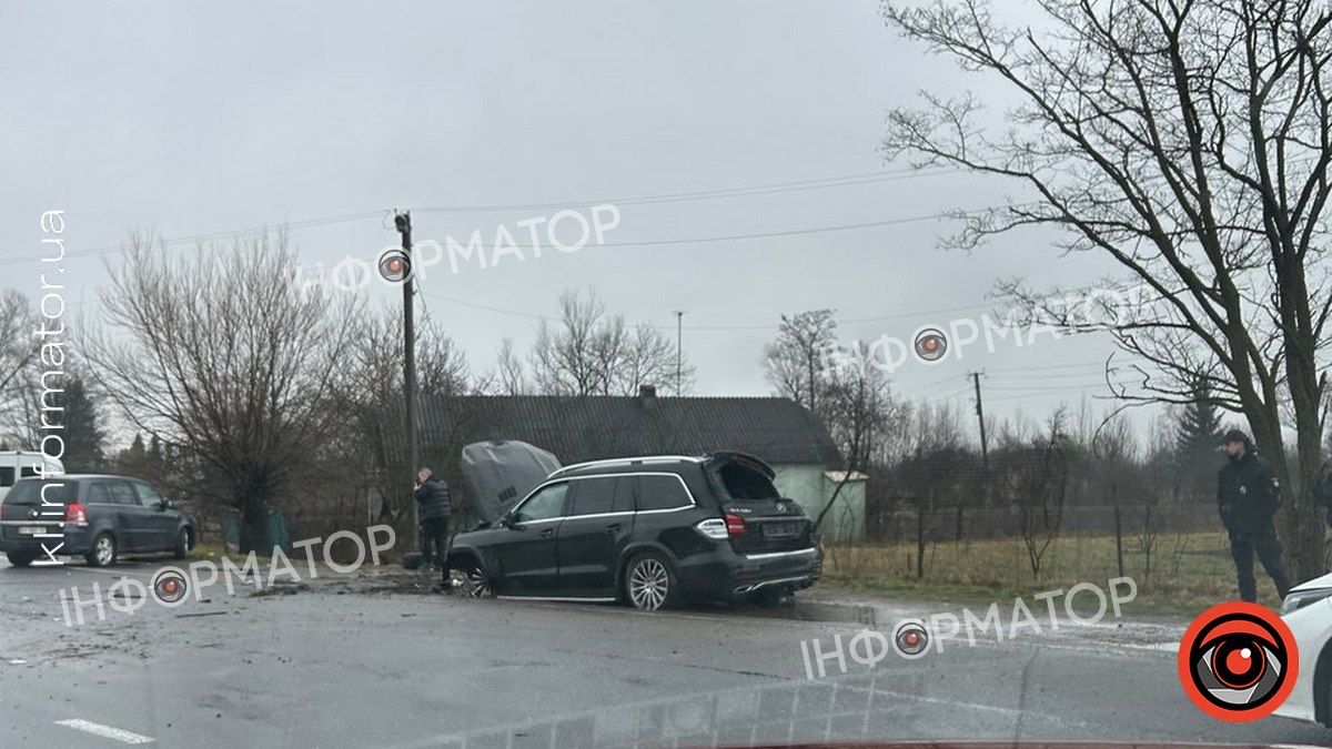 Вранці 25 березня зіткнулися автівки у Марківцях. ФОТО 1