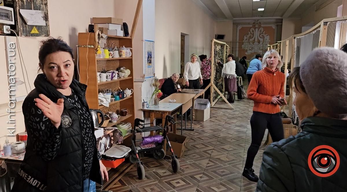 Мільйони на плетіння сіток: як працевлаштовані у коломийському волонтерському центрі "Нескорена нація" (НЕ) відвідують роботу 2
