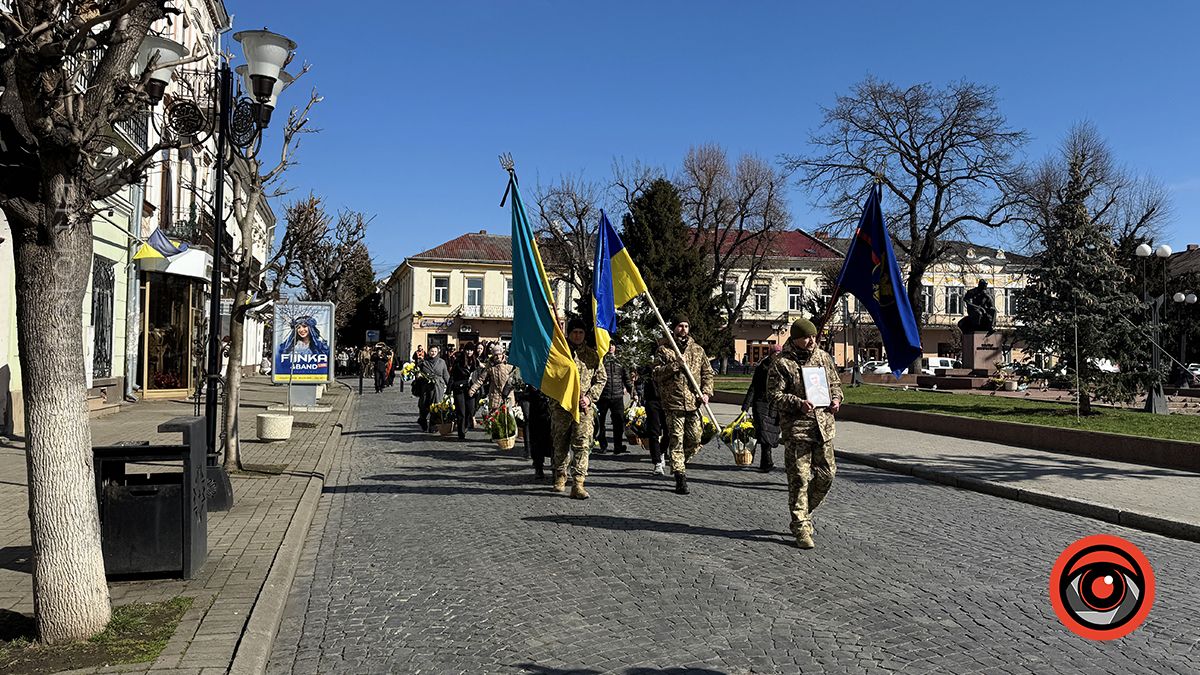 Коломия попрощалася з молодим прикордонником Сергієм Могильняком 13