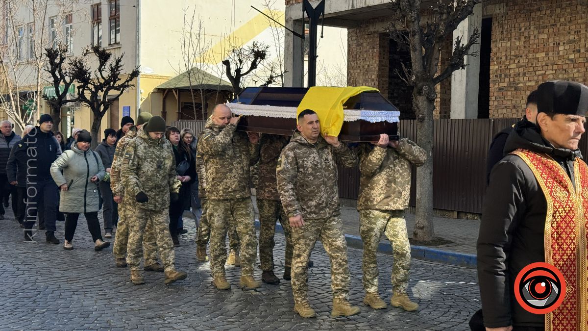 Коломия попрощалася з молодим прикордонником Сергієм Могильняком 12