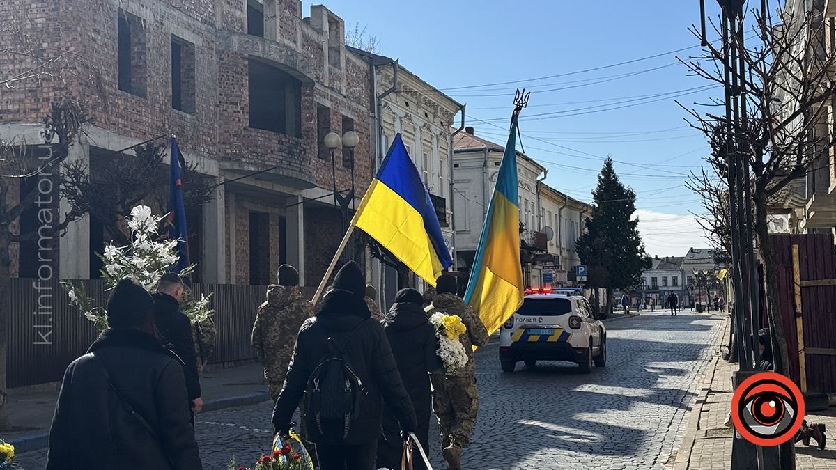 Коломия попрощалася з молодим прикордонником Сергієм Могильняком 11