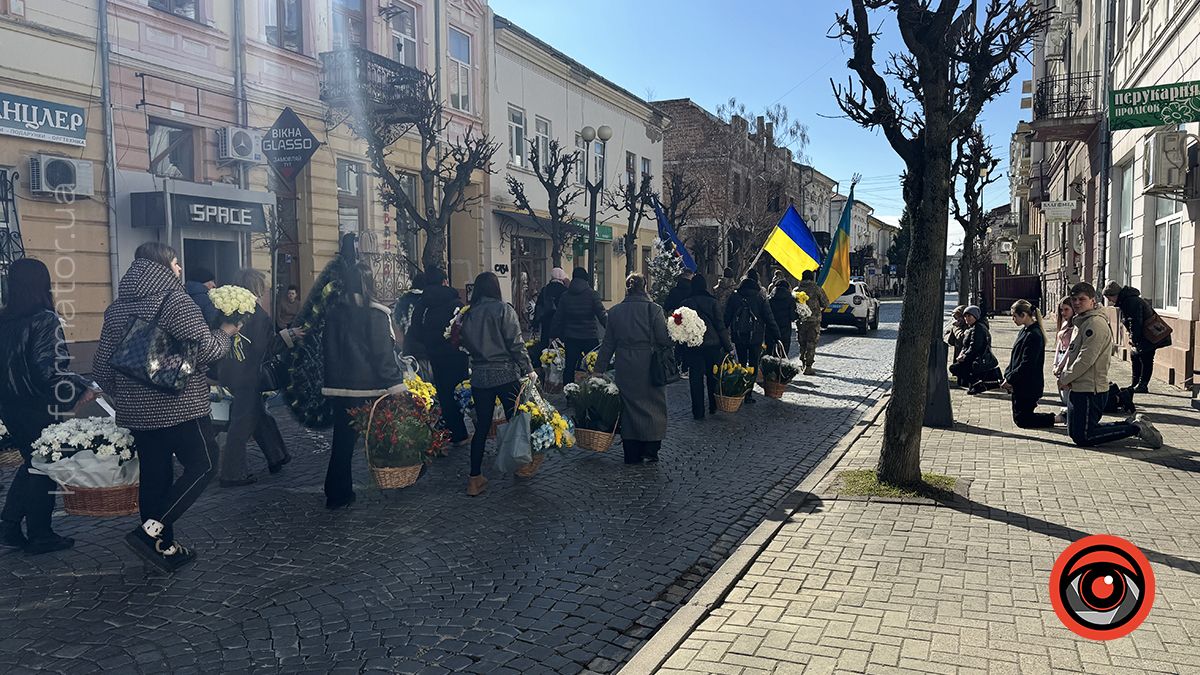 Коломия попрощалася з молодим прикордонником Сергієм Могильняком 10