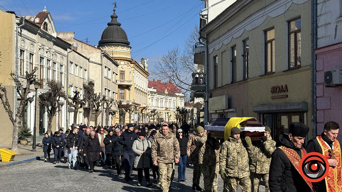 Коломия попрощалася з молодим прикордонником Сергієм Могильняком 9