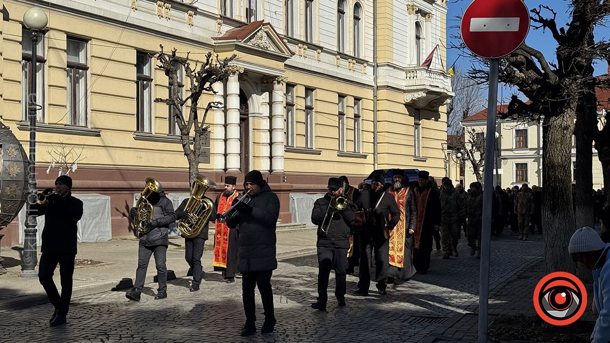 Коломия попрощалася з молодим прикордонником Сергієм Могильняком 7