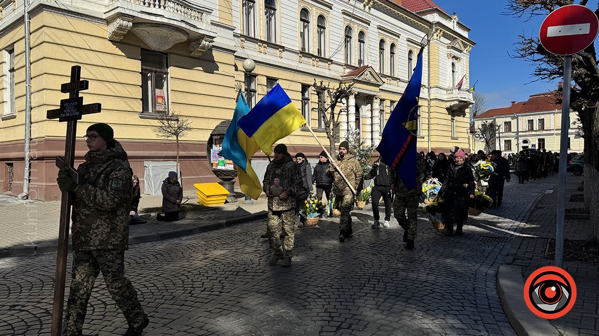 Коломия попрощалася з молодим прикордонником Сергієм Могильняком 6