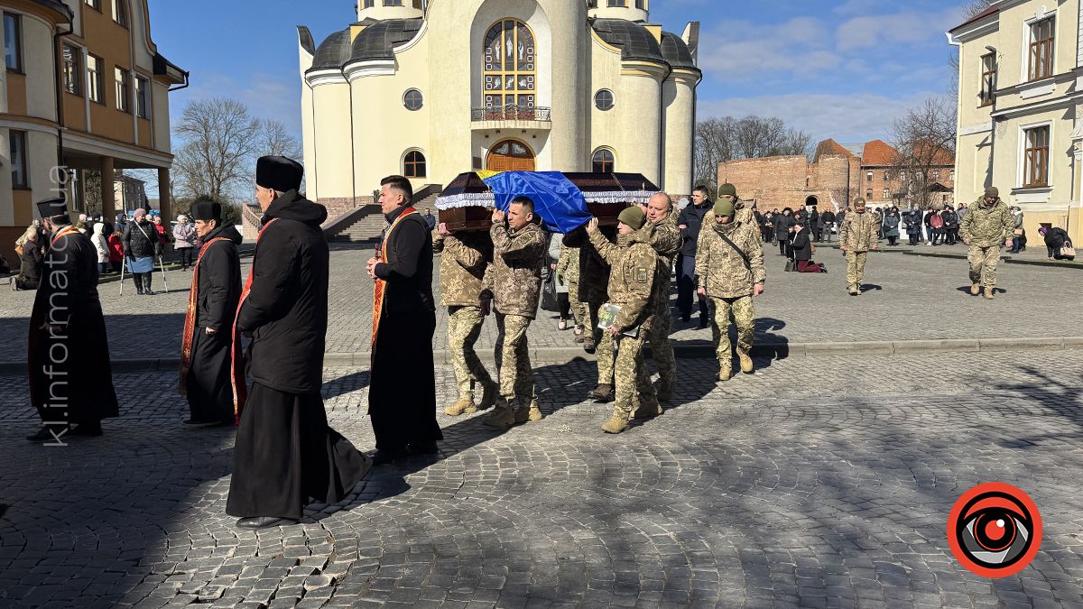 Коломия попрощалася з молодим прикордонником Сергієм Могильняком 5