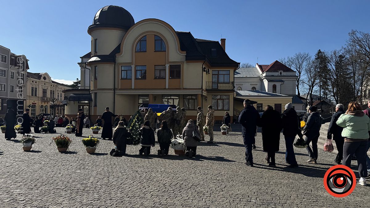 Коломия попрощалася з молодим прикордонником Сергієм Могильняком 3