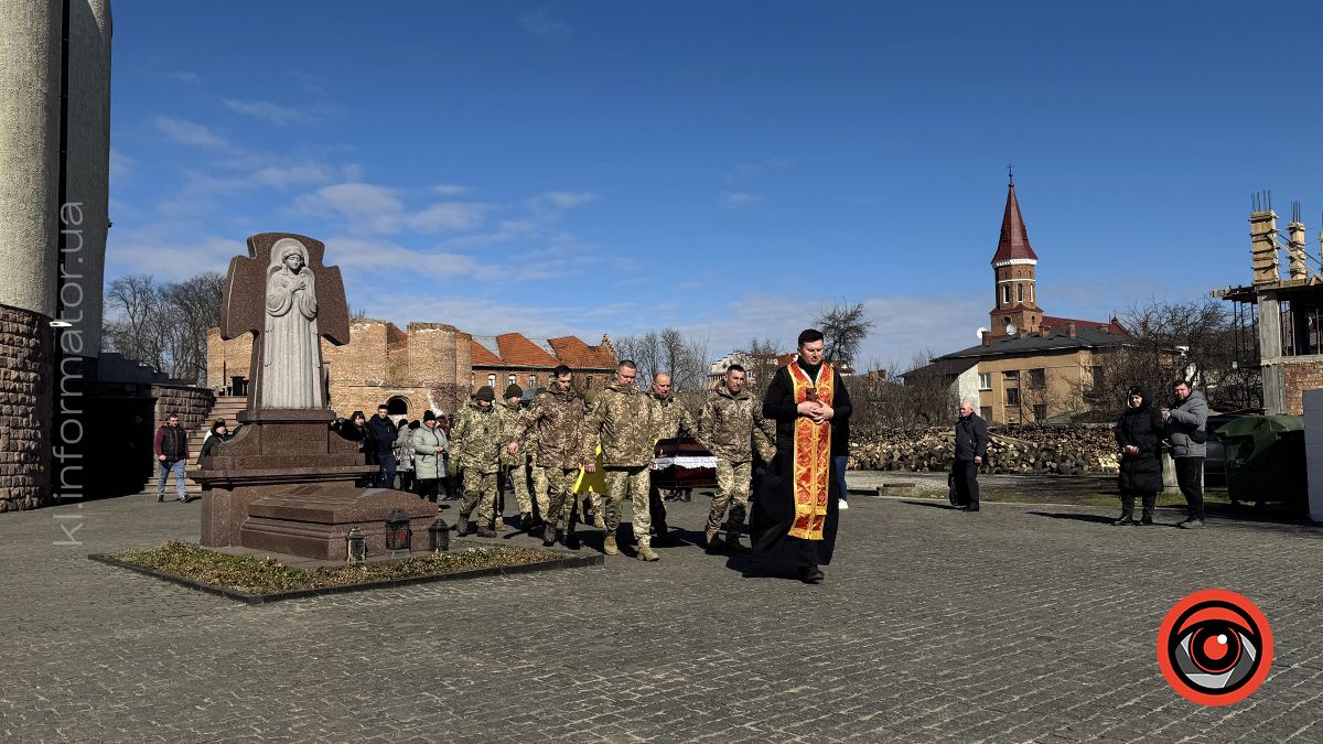 Коломия попрощалася з молодим прикордонником Сергієм Могильняком 2