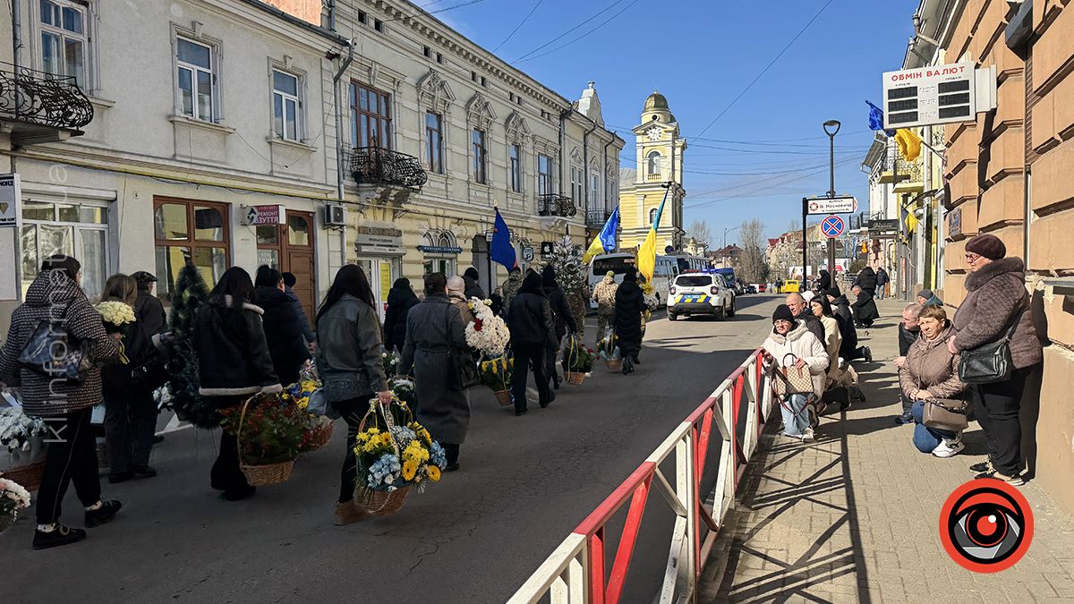 Коломия попрощалася з молодим прикордонником Сергієм Могильняком 17
