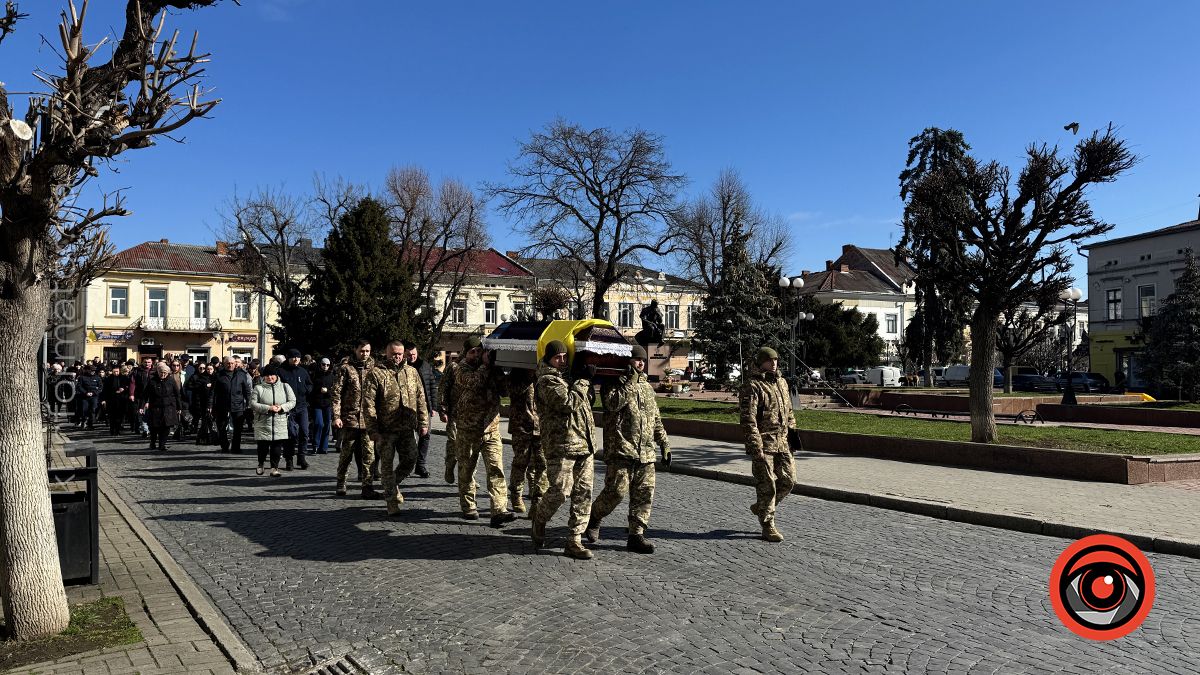 Коломия попрощалася з молодим прикордонником Сергієм Могильняком 14