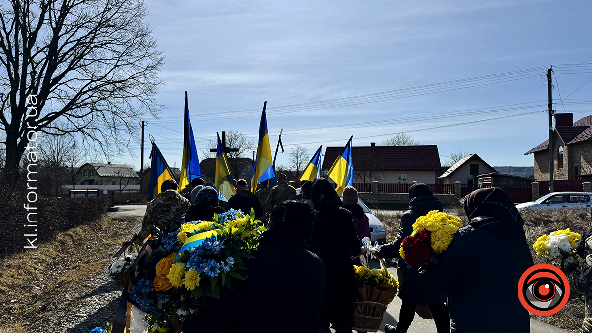 У Воскресінцях на вічний спочинок провели захисника Романа Качелюка 13